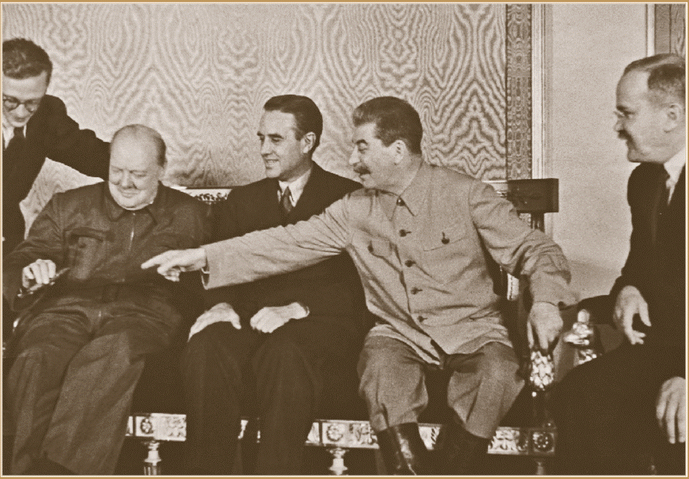И. В. Сталин и У. Черчилль в Екатерининском зале Большого Кремлевского дворца. Октябрь 1944 г..gif